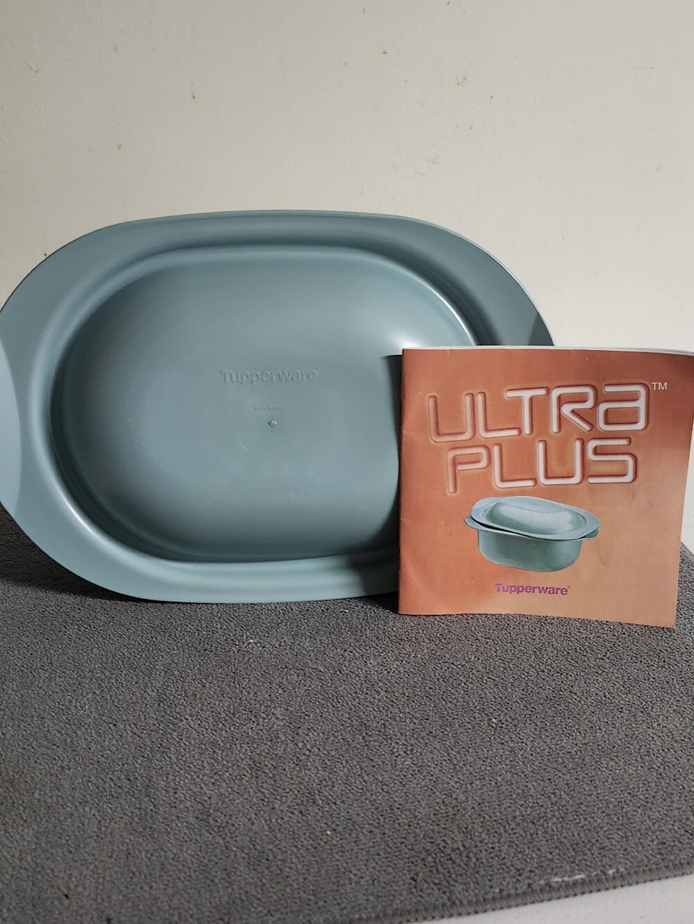 Tupperware Oval Roasting Dish in Teal Blue